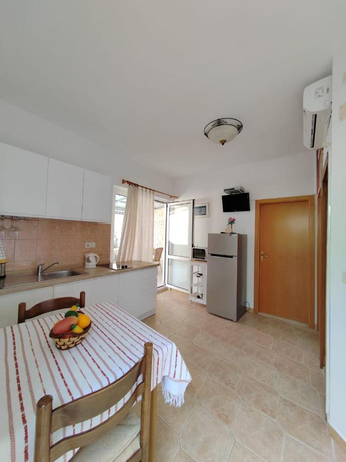 Apartments Turan Centrally Located With Free Parking Igrane Exterior foto